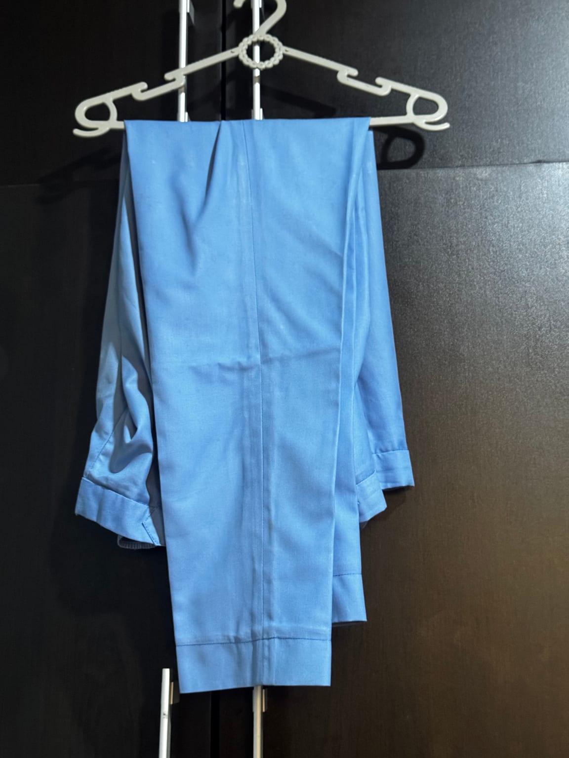 Ideal for office wear paired with a light-colored shirt and formal shoes.